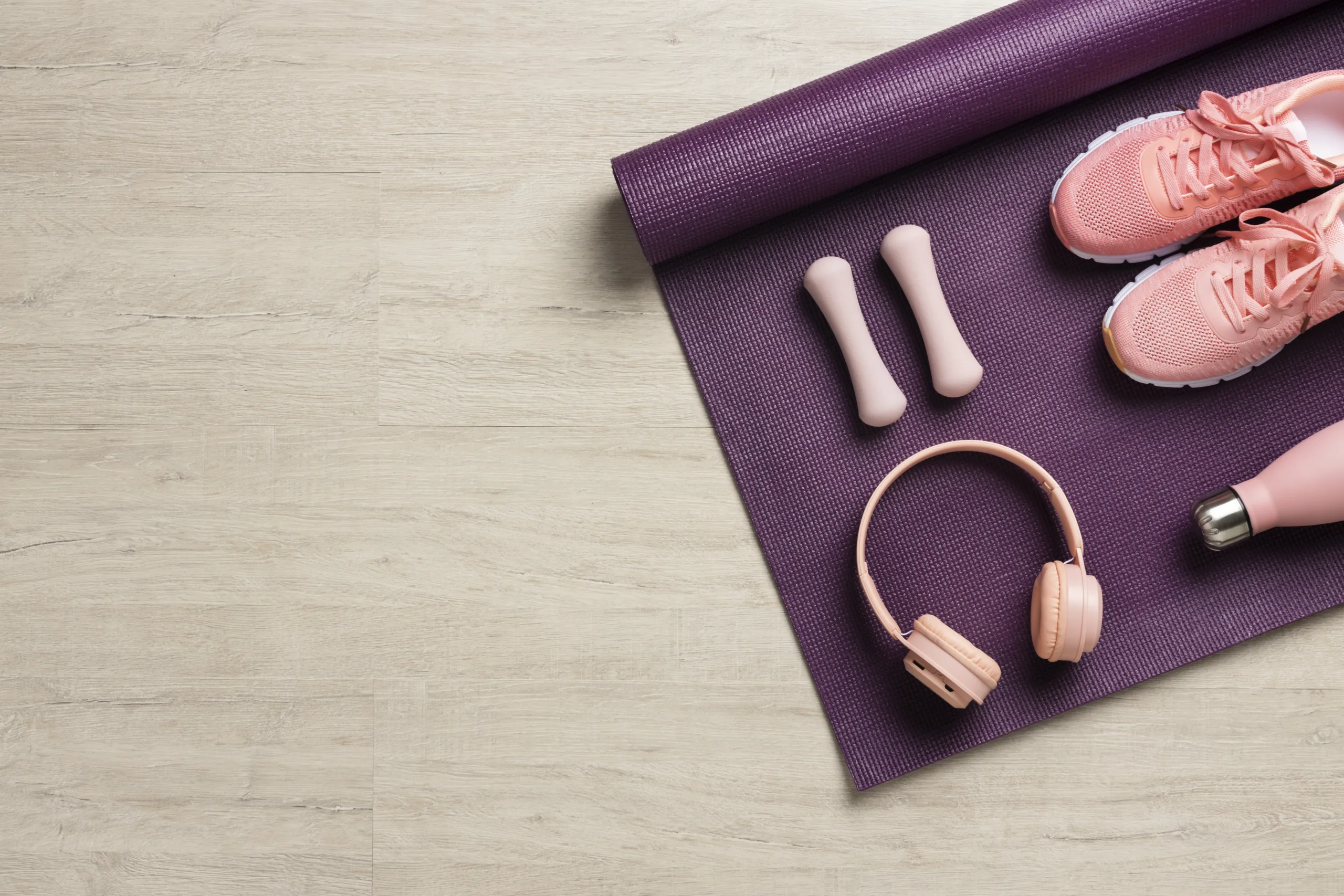flat-lay-perfectly-ordered-gym-equipment